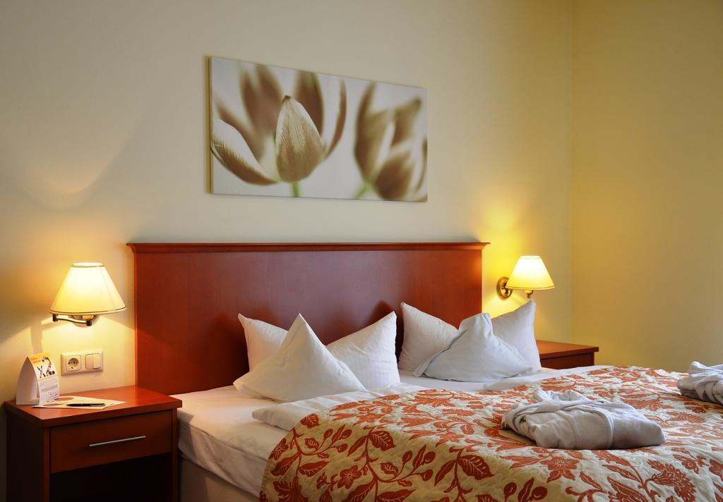 วินด์แฮม การ์เดน เควดลินบวร์ค ชตัดชลอสส์ Hotel เควดลินบวร์ก ห้อง รูปภาพ