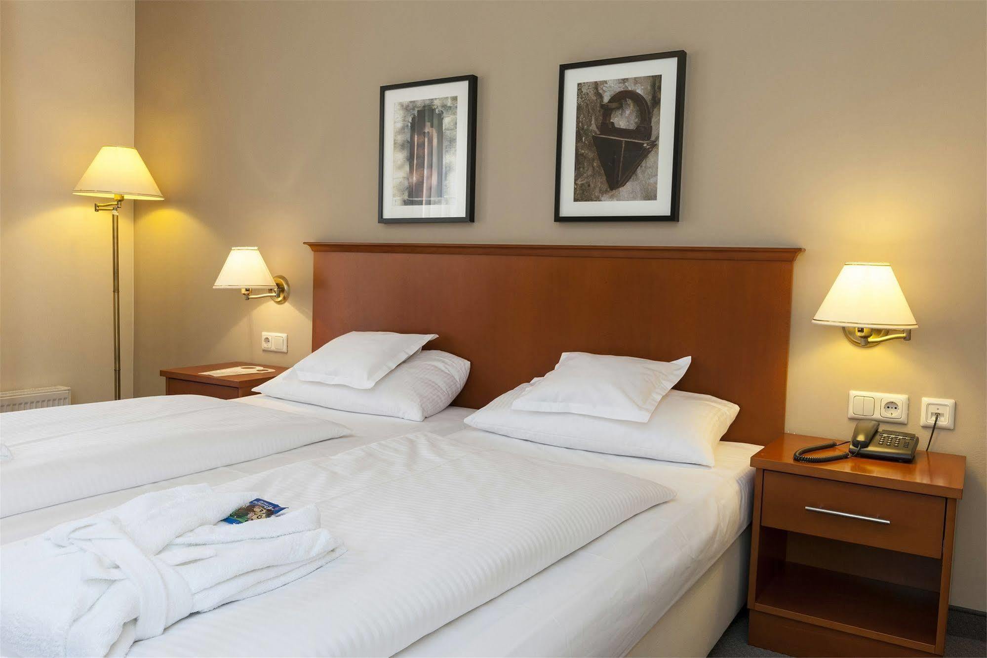 วินด์แฮม การ์เดน เควดลินบวร์ค ชตัดชลอสส์ Hotel เควดลินบวร์ก ภายนอก รูปภาพ