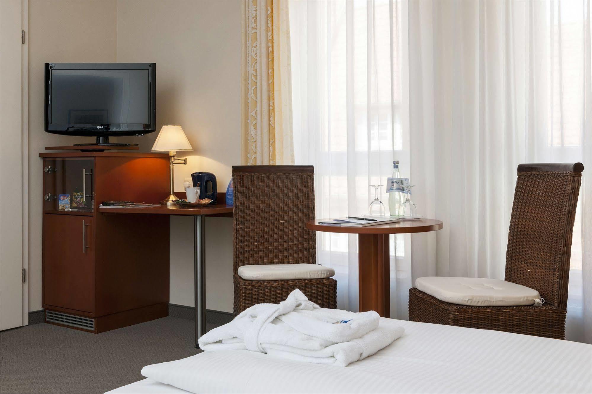 วินด์แฮม การ์เดน เควดลินบวร์ค ชตัดชลอสส์ Hotel เควดลินบวร์ก ภายนอก รูปภาพ