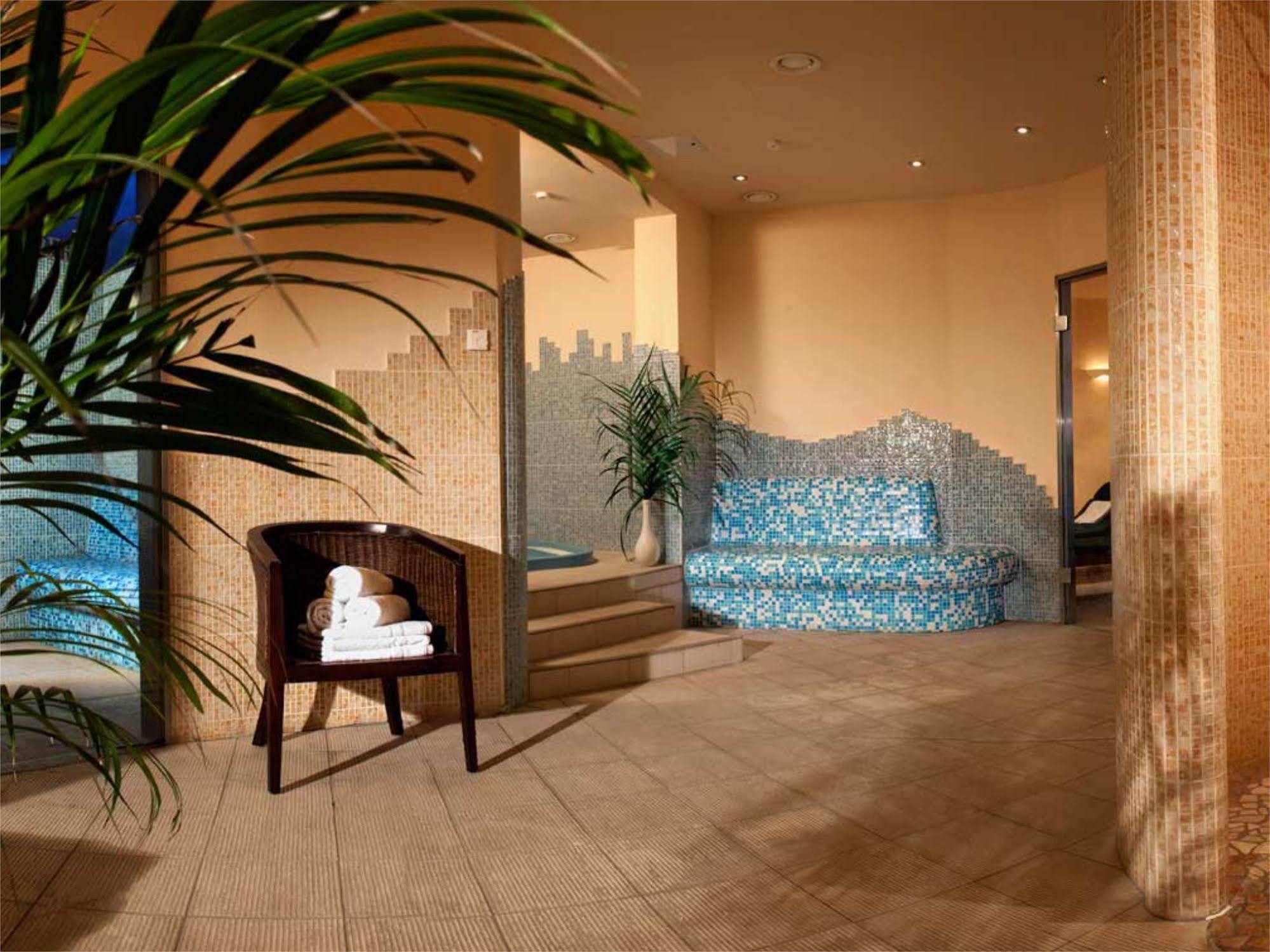 วินด์แฮม การ์เดน เควดลินบวร์ค ชตัดชลอสส์ Hotel เควดลินบวร์ก ภายนอก รูปภาพ