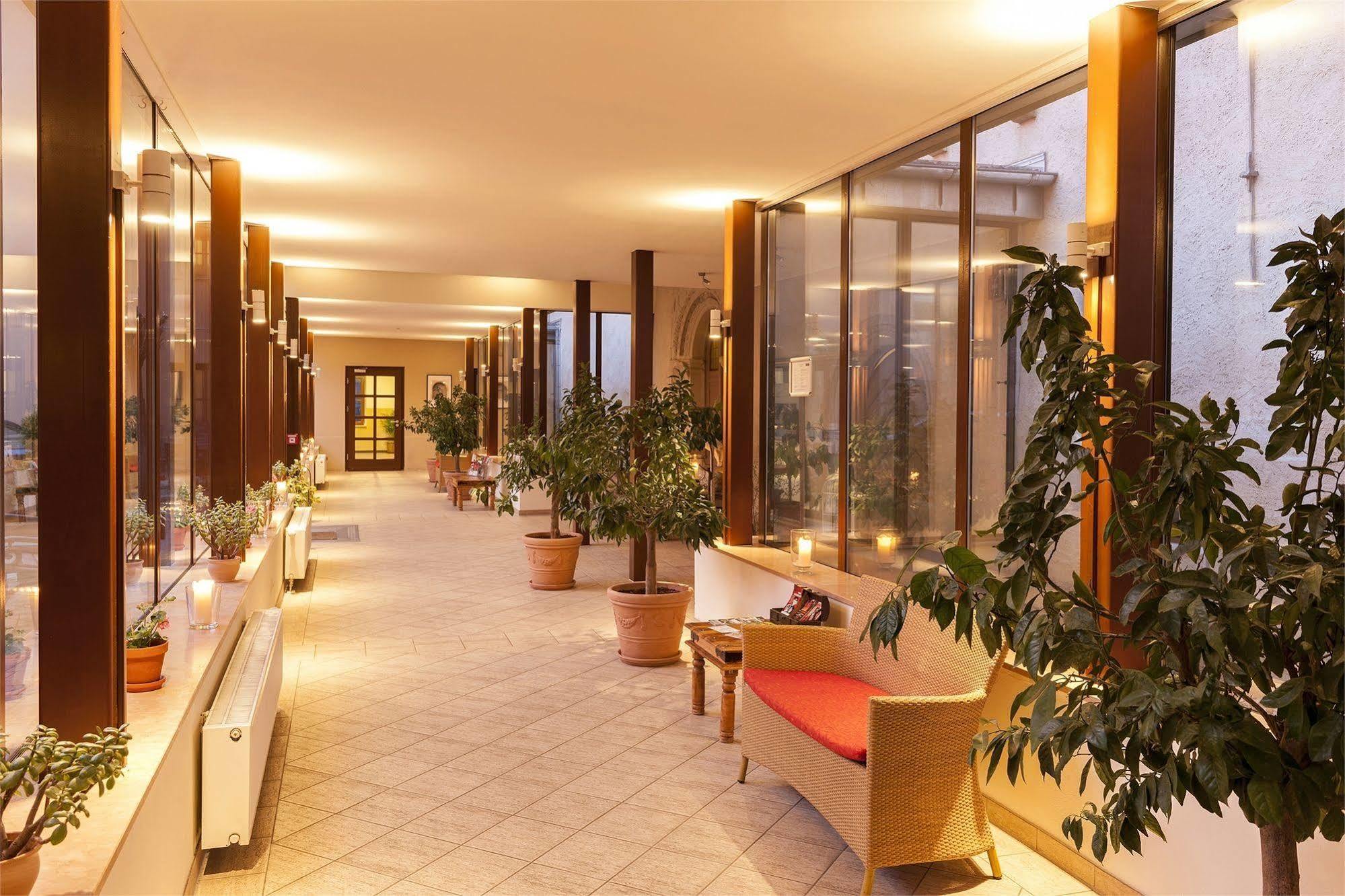 วินด์แฮม การ์เดน เควดลินบวร์ค ชตัดชลอสส์ Hotel เควดลินบวร์ก ภายนอก รูปภาพ